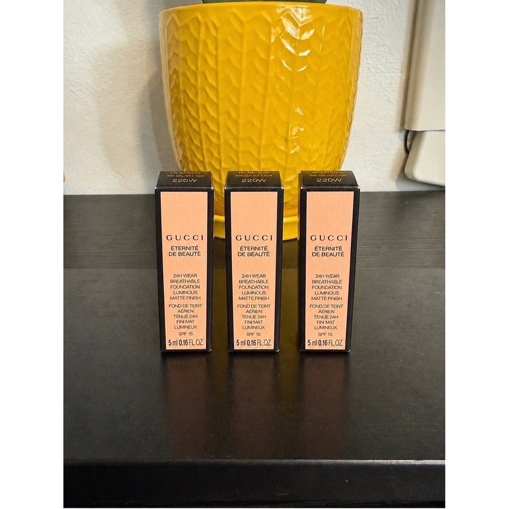 Gucci Foundation 220w pack of 3- NIB